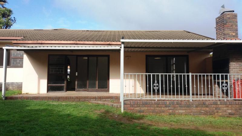 To Let 4 Bedroom Property for Rent in Sonstraal Western Cape